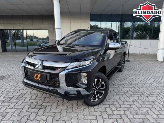 MITSUBISHI L200 TRITON 2.4 16V TURBO DIESEL SPORT HPE-S CD 4P 4X4 AUTOMÁTICO MITSUBISHI L200 TRITON 2.4 16V TURBO DIESEL SPORT HPE-S CD 4P 4X4 AUTOMÁTICO